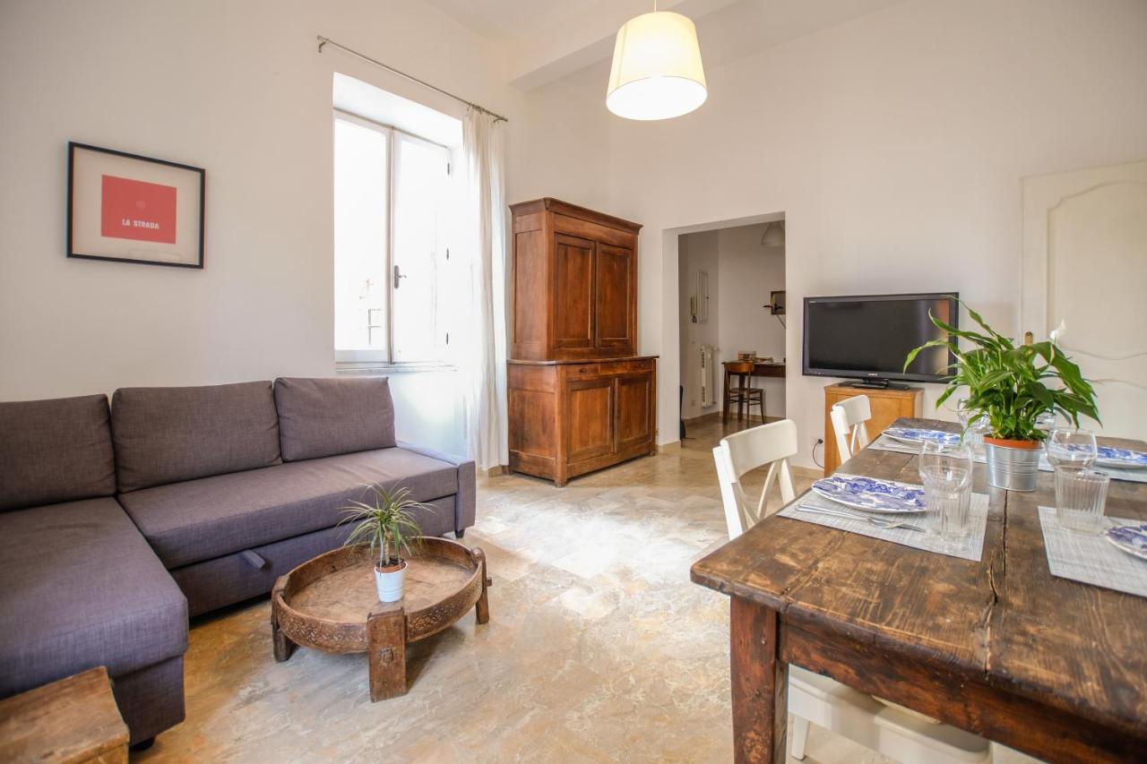 Spacious Apartment With Big Terrace At Colosseum Roma Eksteriør bilde