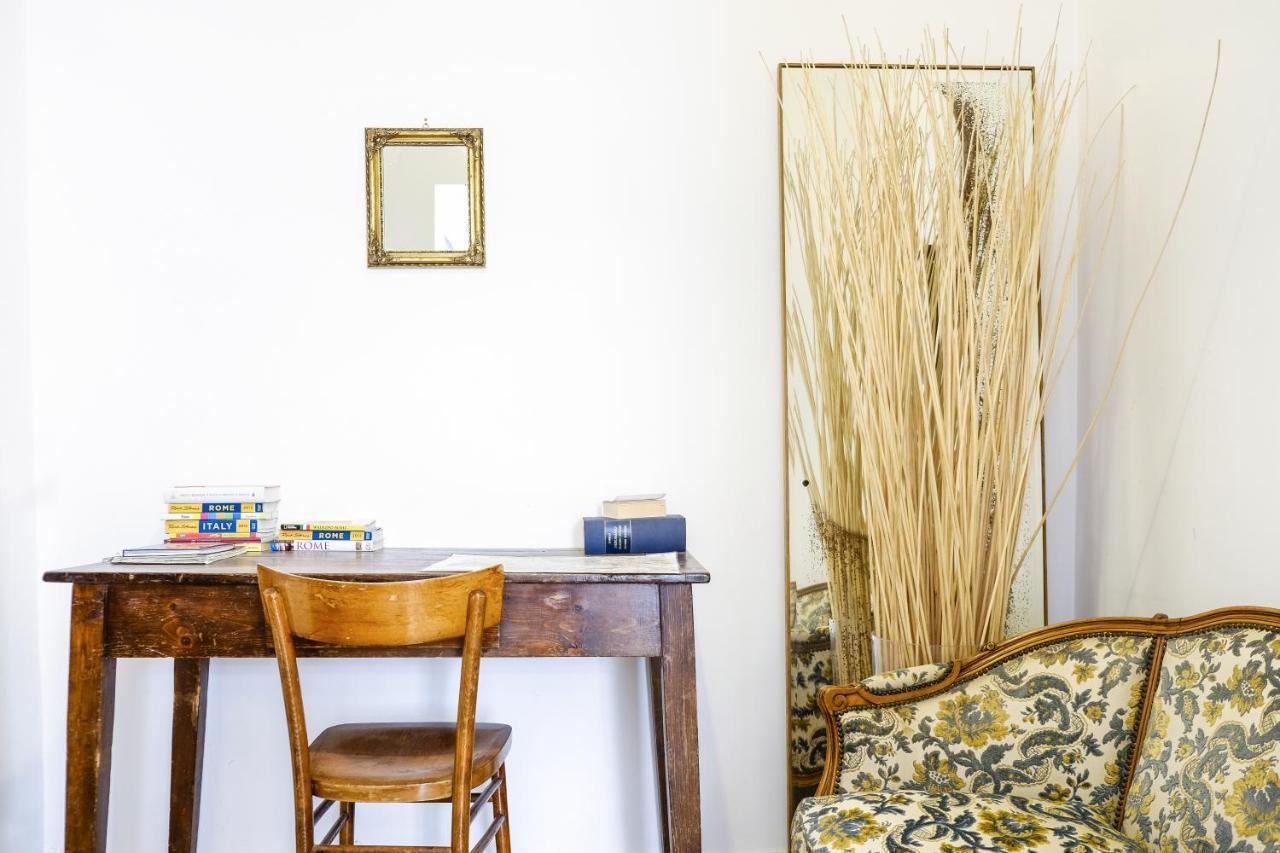 Spacious Apartment With Big Terrace At Colosseum Roma Eksteriør bilde