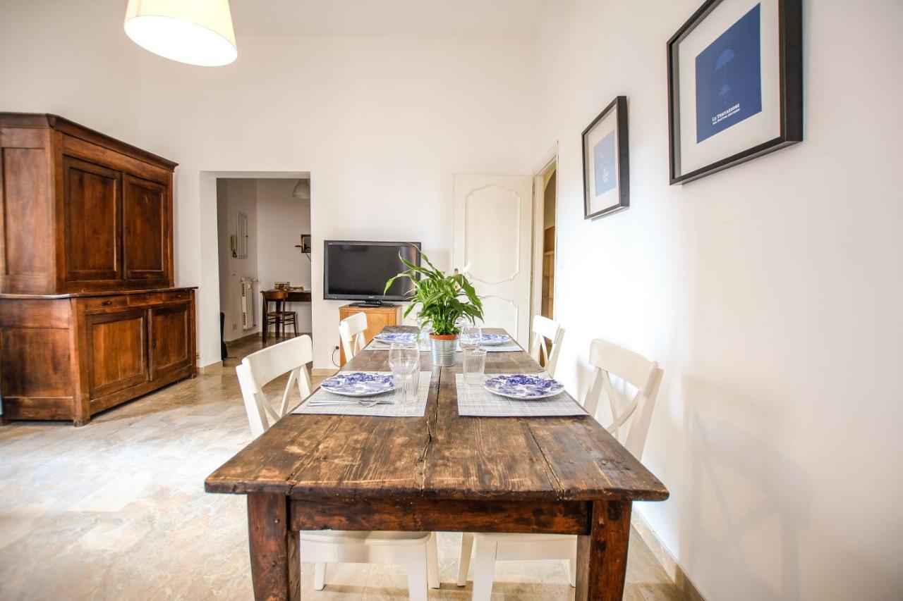 Spacious Apartment With Big Terrace At Colosseum Roma Eksteriør bilde
