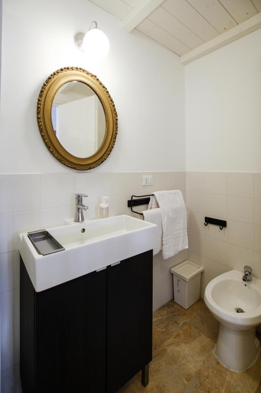 Spacious Apartment With Big Terrace At Colosseum Roma Eksteriør bilde