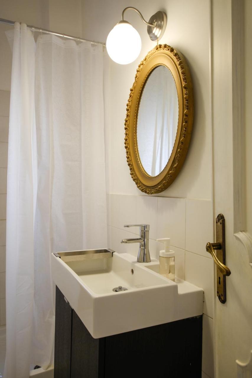 Spacious Apartment With Big Terrace At Colosseum Roma Eksteriør bilde