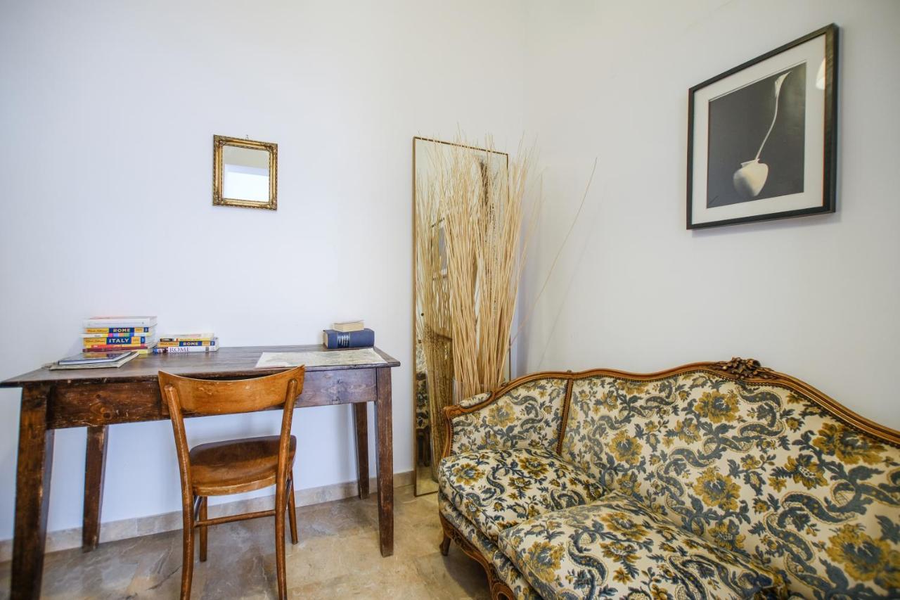 Spacious Apartment With Big Terrace At Colosseum Roma Eksteriør bilde