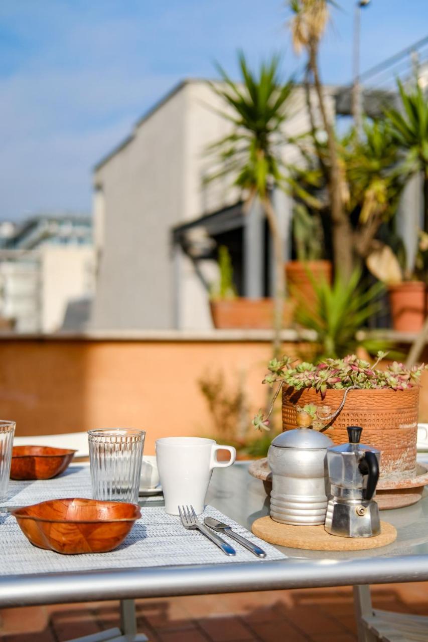 Spacious Apartment With Big Terrace At Colosseum Roma Eksteriør bilde