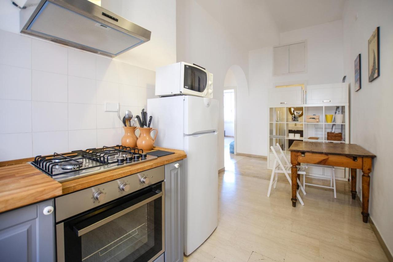 Spacious Apartment With Big Terrace At Colosseum Roma Eksteriør bilde